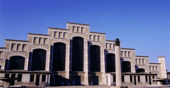 Halle Tony Garnier facade