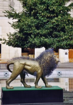 Lion, Rpublique square